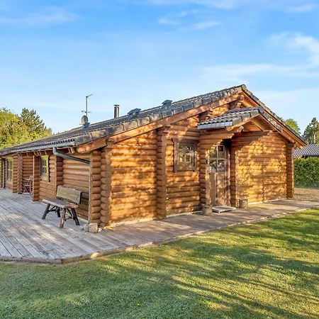 Casa de Férias Well-maintained Log House With Hot Tub, Sauna And Covered Terrace In Thy