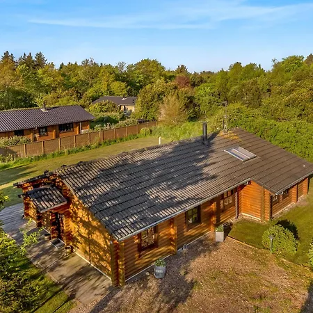 Well-maintained Log House With Hot Tub, Sauna And Covered Terrace In Thy Casa de Férias