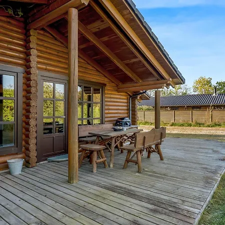 Well-maintained Log House With Hot Tub, Sauna And Covered Terrace In Thy Casa de Férias