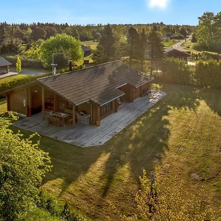 Casa de Férias Well-maintained Log House With Hot Tub, Sauna And Covered Terrace In Thy