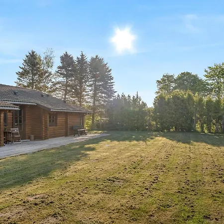 Casa de Férias Well-maintained Log House With Hot Tub, Sauna And Covered Terrace In Thy