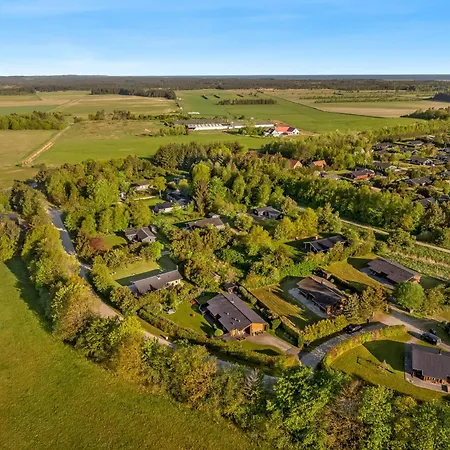 Well-maintained Log House With Hot Tub, Sauna And Covered Terrace In Thy Casa de Férias *