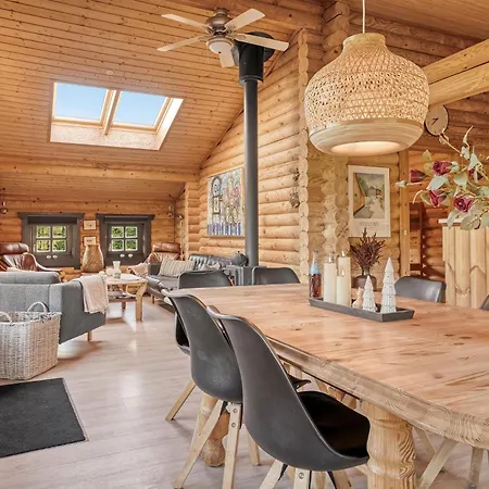 Well-maintained Log House With Hot Tub, Sauna And Covered Terrace In Thy Casa de Férias