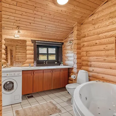 Well-maintained Log House With Hot Tub, Sauna And Covered Terrace In Thy Casa de Férias